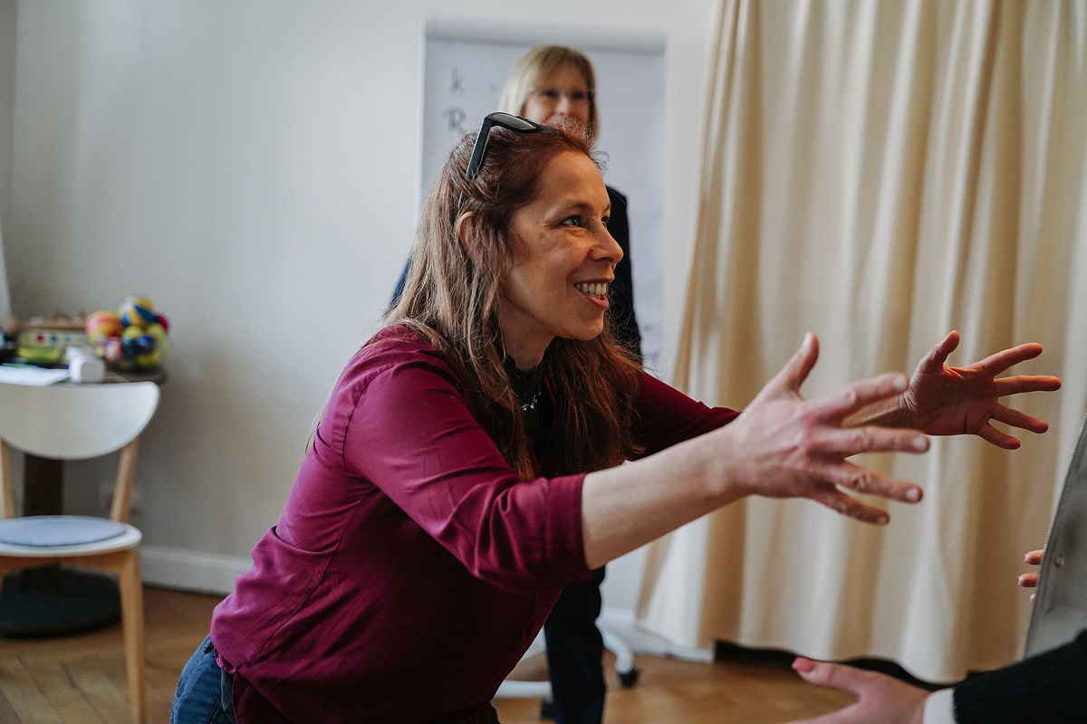 Vom Flüstern zur Führung mit deiner starken Stimme.